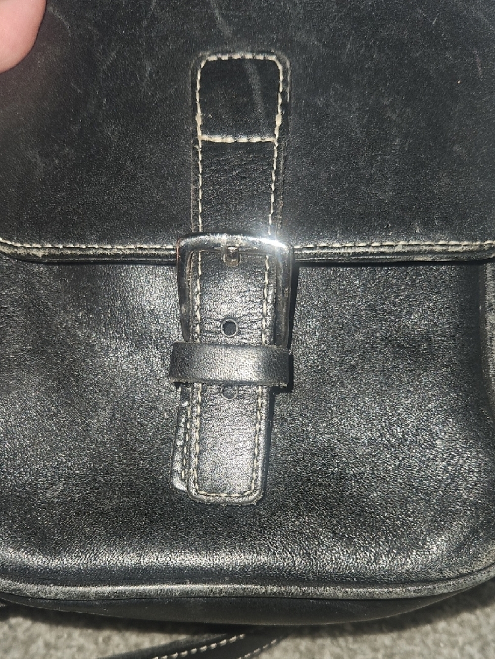 Vintage Coach Black Leather Crossbody Bag with Contrast Stitching - Picture 6 of 13